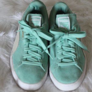 Womens Puma Sneakers (Size 8.5)